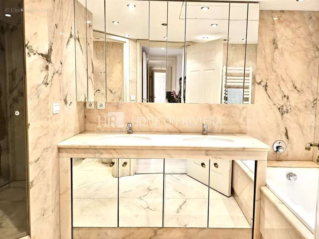 Appartement à SAINT-LAURENT-DU-VAR