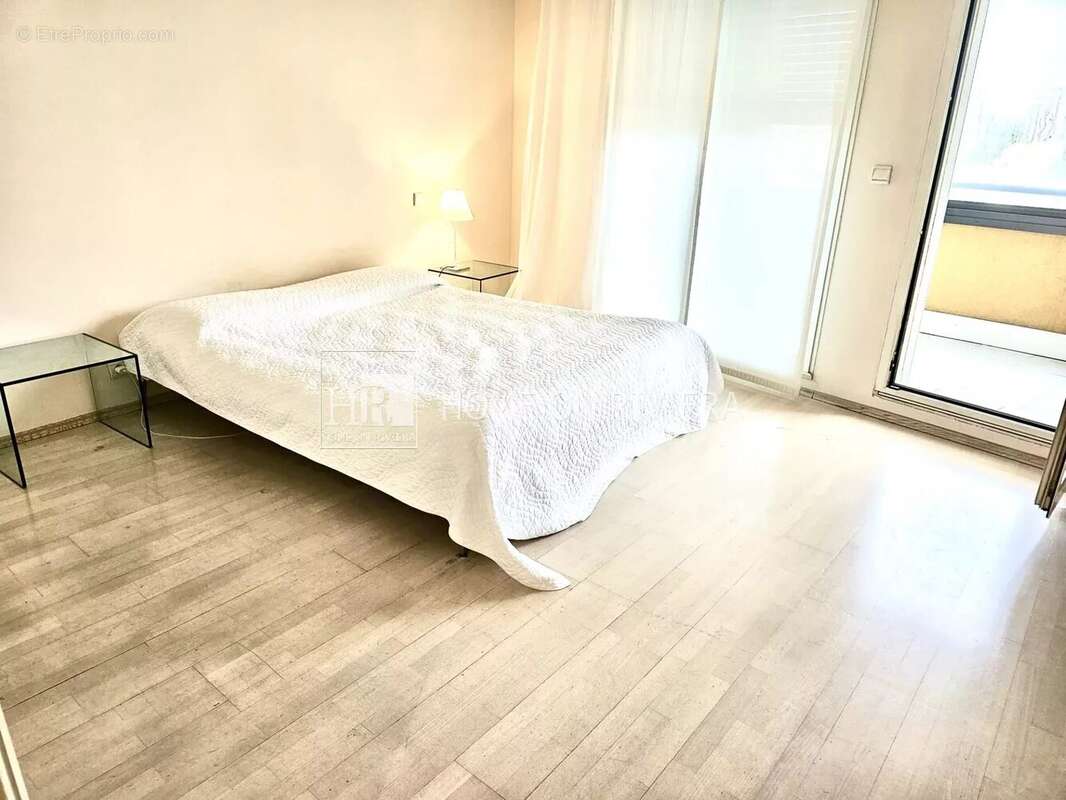 Appartement à SAINT-LAURENT-DU-VAR