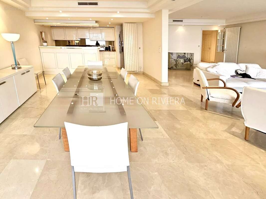 Appartement à SAINT-LAURENT-DU-VAR