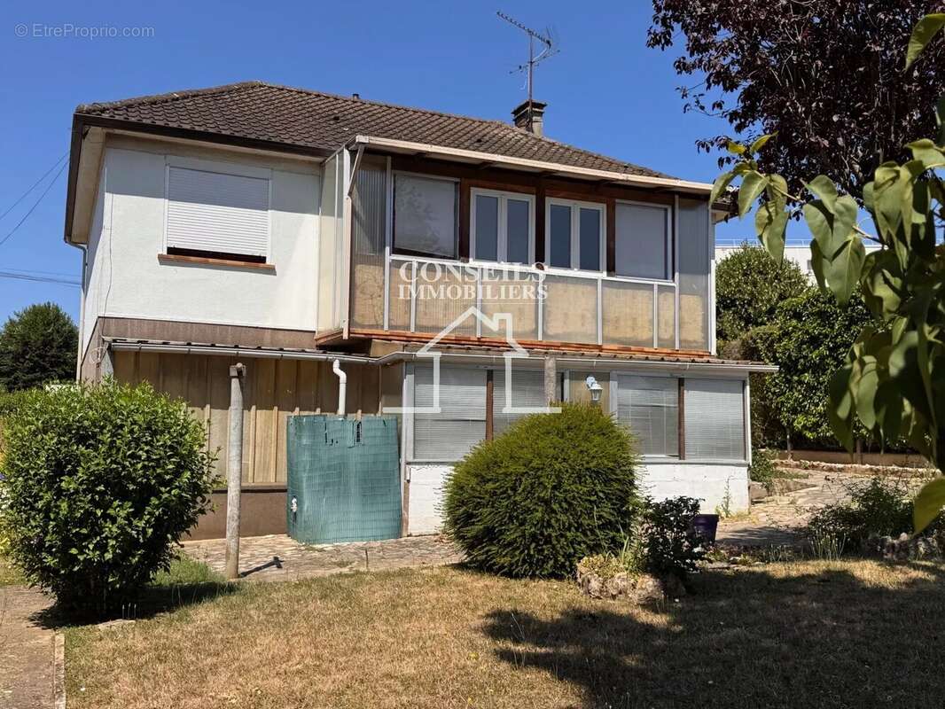 Maison à SAINT-JULIEN-DU-SAULT