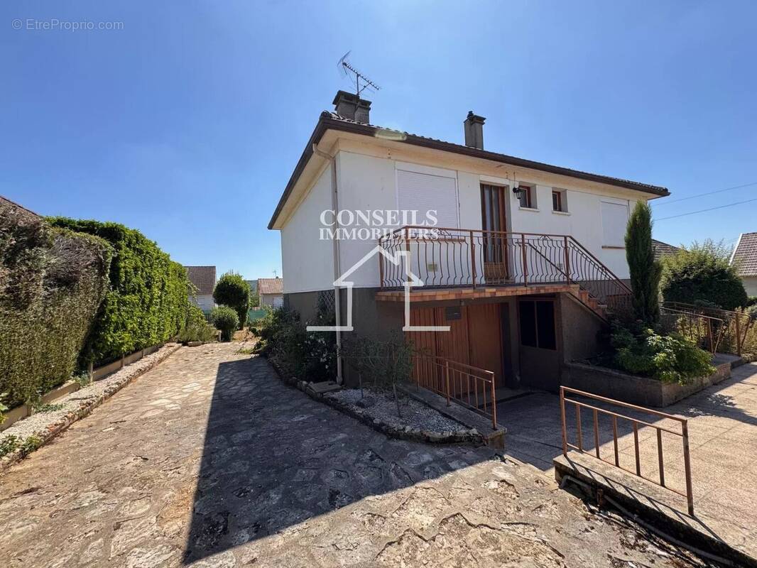 Maison à SAINT-JULIEN-DU-SAULT