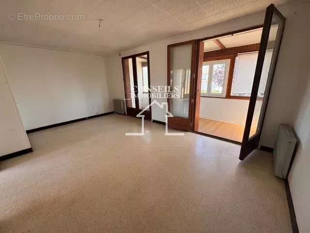 Maison à SAINT-JULIEN-DU-SAULT