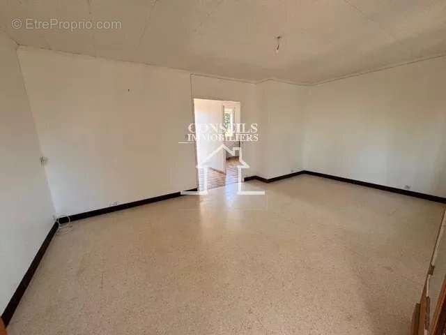 Maison à SAINT-JULIEN-DU-SAULT