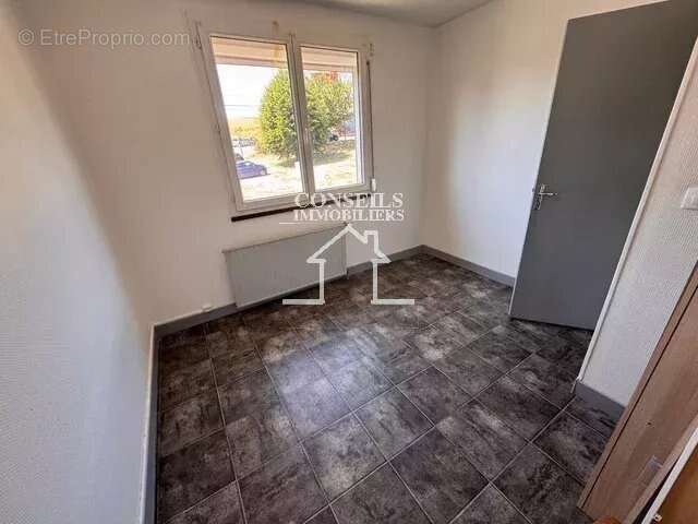 Maison à SAINT-JULIEN-DU-SAULT