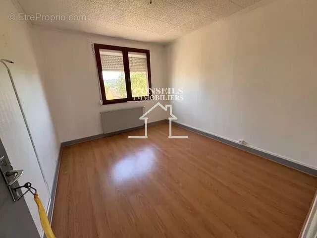 Maison à SAINT-JULIEN-DU-SAULT