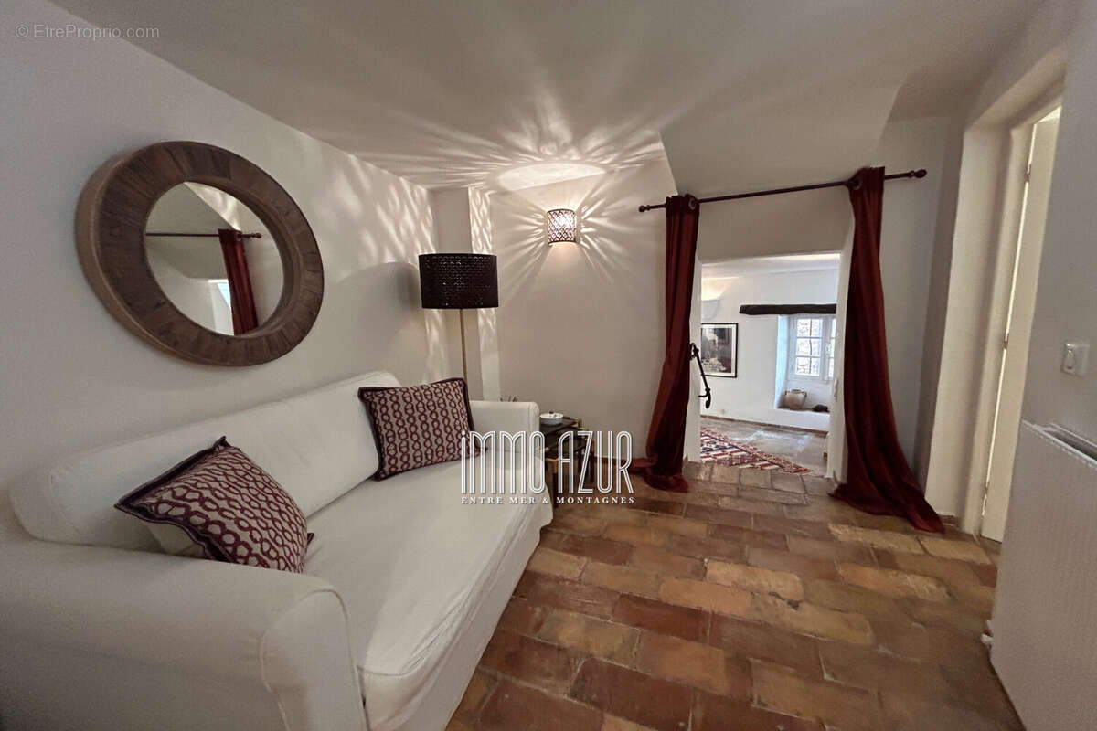 Maison à TOURRETTES-SUR-LOUP