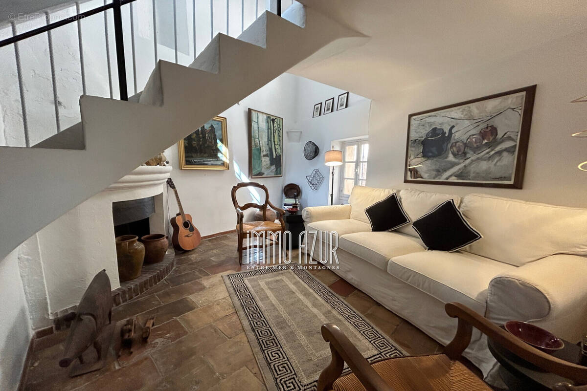 Maison à TOURRETTES-SUR-LOUP