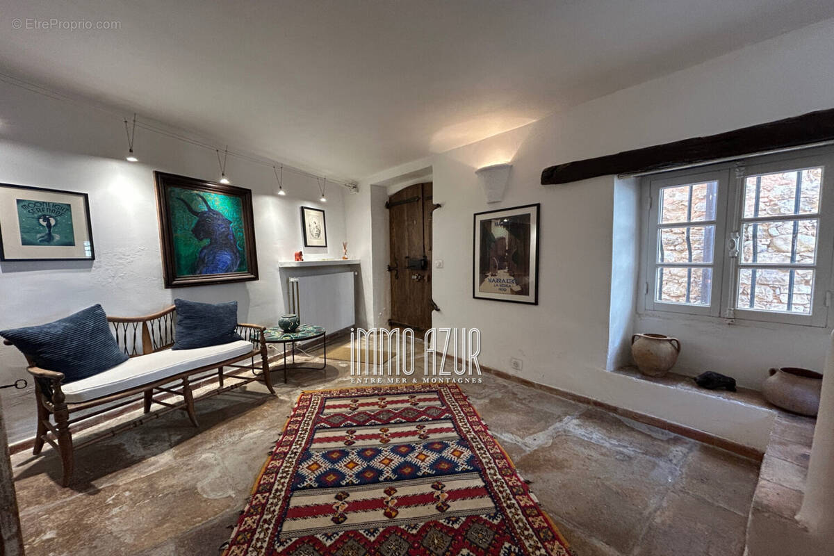 Maison à TOURRETTES-SUR-LOUP