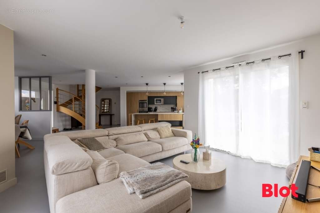 Maison à CHASNE-SUR-ILLET