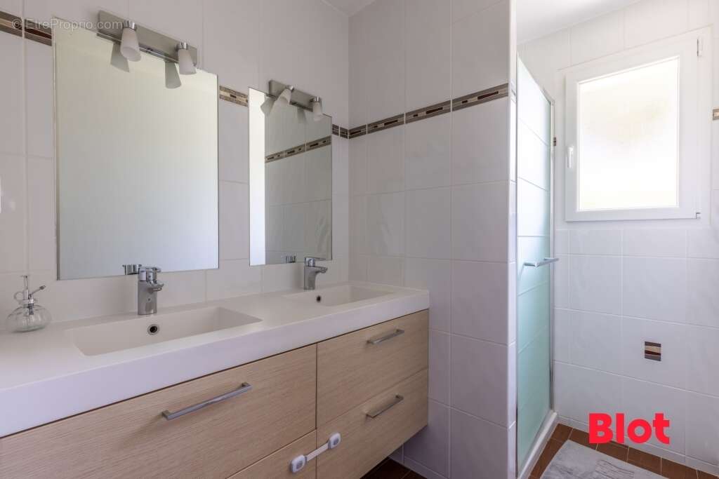 Maison à CHASNE-SUR-ILLET