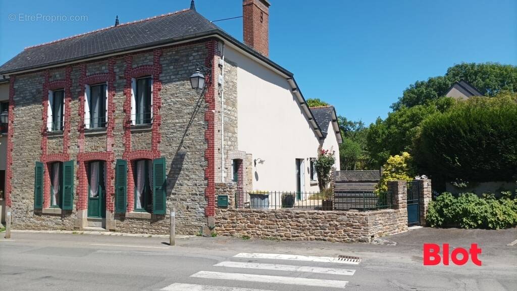 Maison à SAINT-SULPICE-LA-FORET