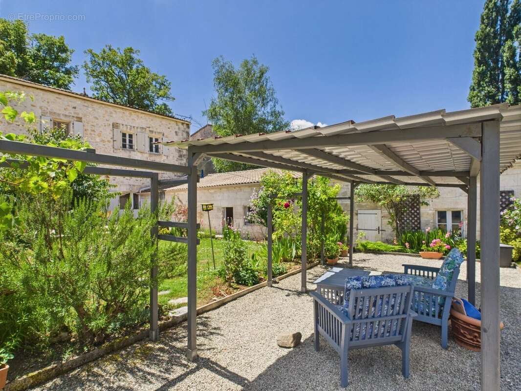 Maison à VOUZAN