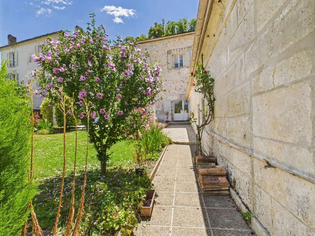 Maison à VOUZAN