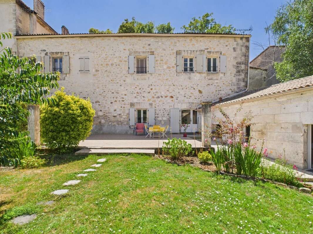 Maison à VOUZAN
