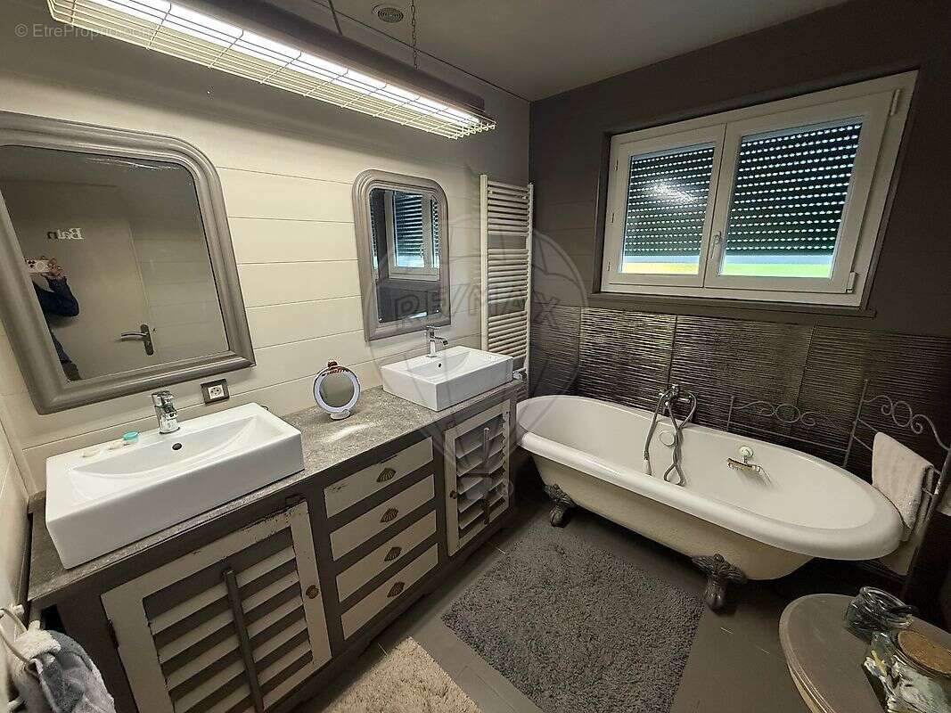 Maison à SAINT-GEORGES-DE-RENEINS