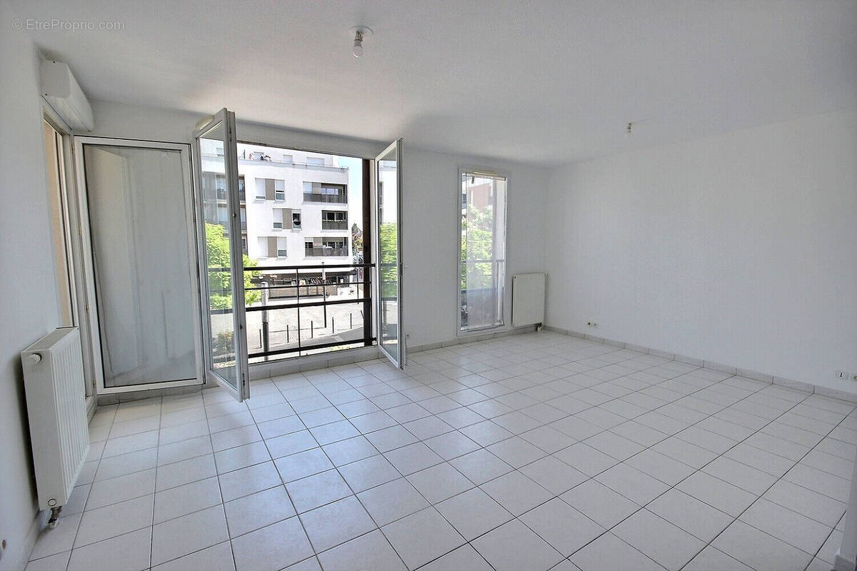 Appartement à FRESNES