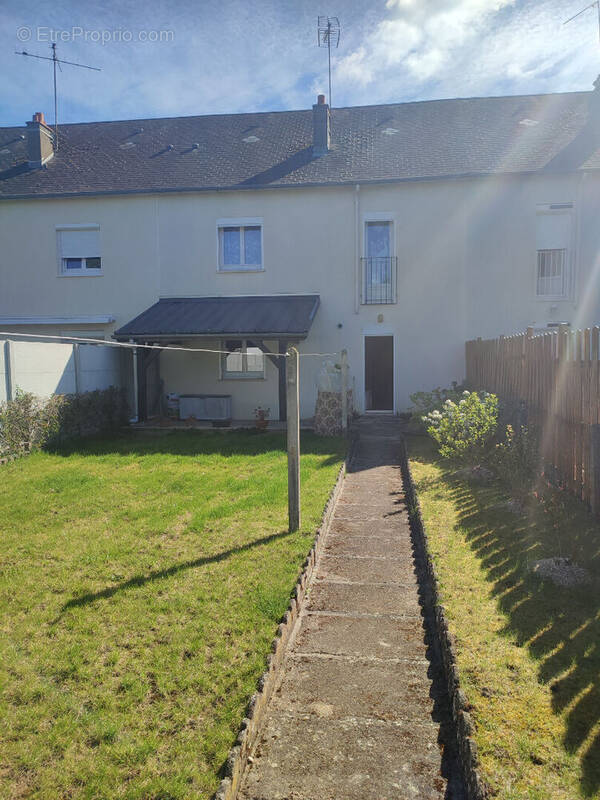 Maison à SAINT-JEAN-DE-BRAYE