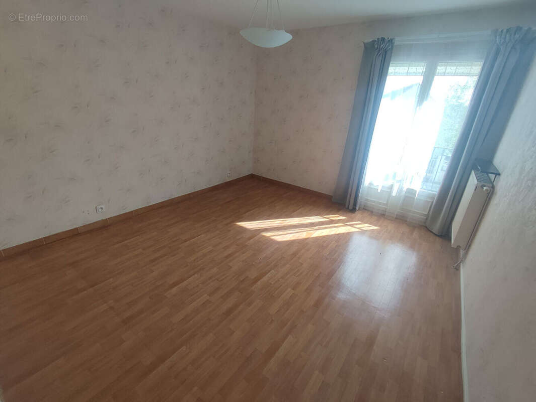 Maison à SAINT-JEAN-DE-BRAYE