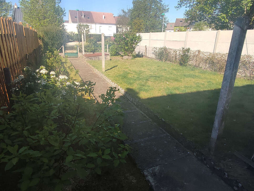 Maison à SAINT-JEAN-DE-BRAYE