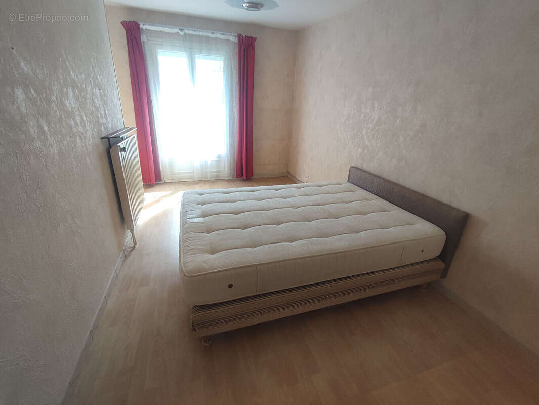 Maison à SAINT-JEAN-DE-BRAYE