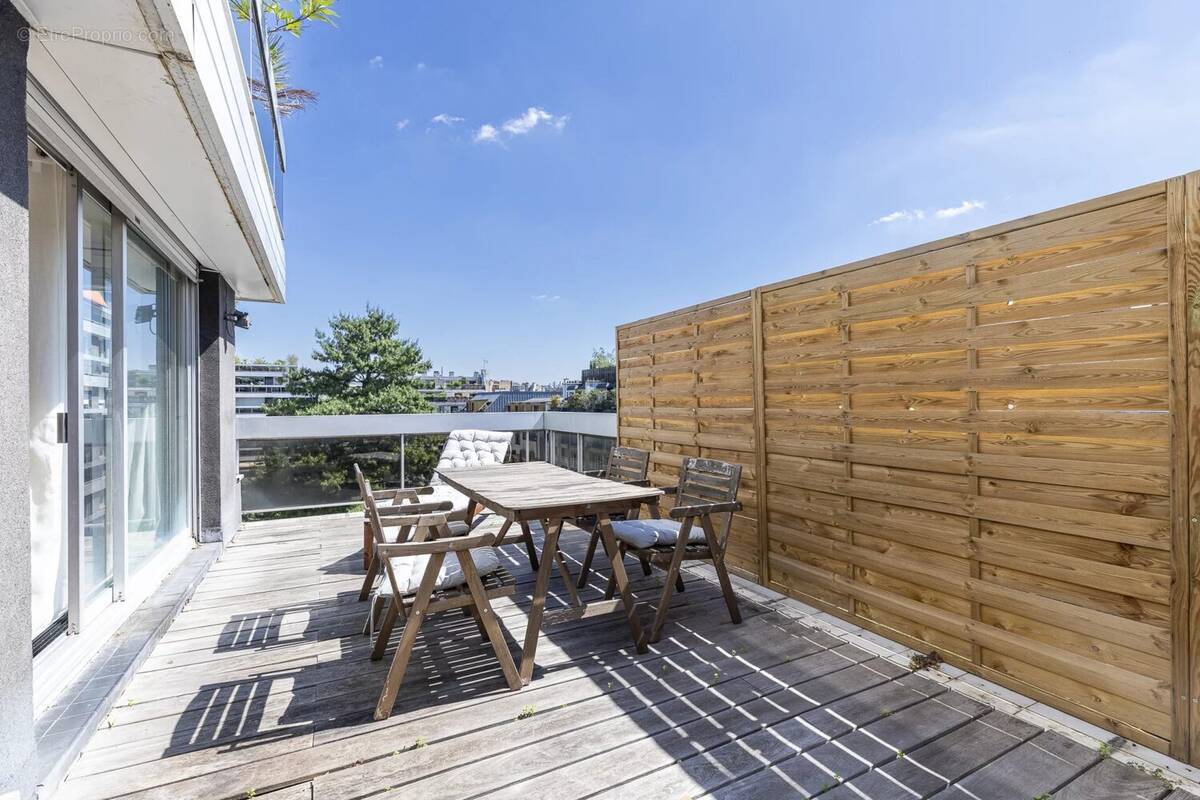 Appartement à PARIS-16E