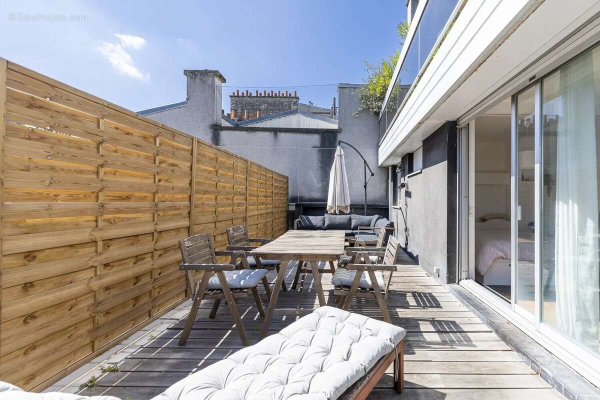 Appartement à PARIS-16E