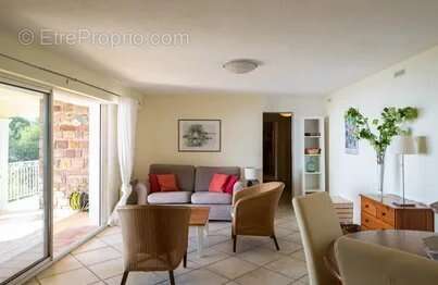 Maison à ROQUEBRUNE-SUR-ARGENS