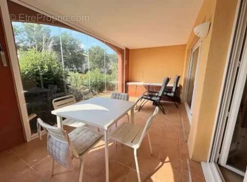 Appartement à ROQUEBRUNE-SUR-ARGENS