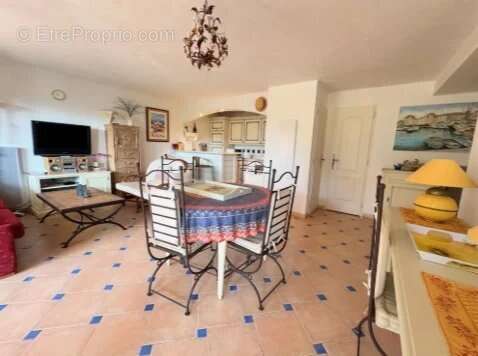 Appartement à ROQUEBRUNE-SUR-ARGENS