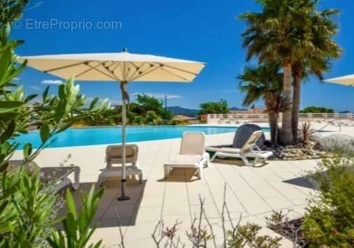 Appartement à ROQUEBRUNE-SUR-ARGENS