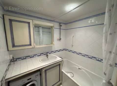 Appartement à ROQUEBRUNE-SUR-ARGENS