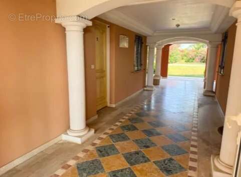 Appartement à ROQUEBRUNE-SUR-ARGENS