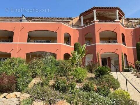 Appartement à ROQUEBRUNE-SUR-ARGENS