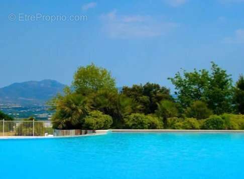 Appartement à ROQUEBRUNE-SUR-ARGENS