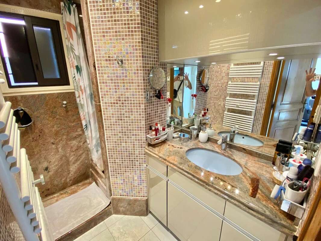 Appartement à SAINT-LAURENT-DU-VAR