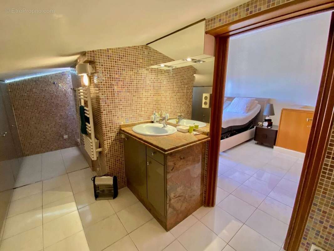 Appartement à SAINT-LAURENT-DU-VAR