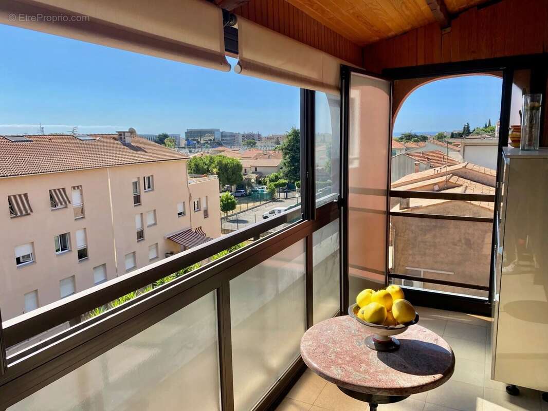 Appartement à SAINT-LAURENT-DU-VAR