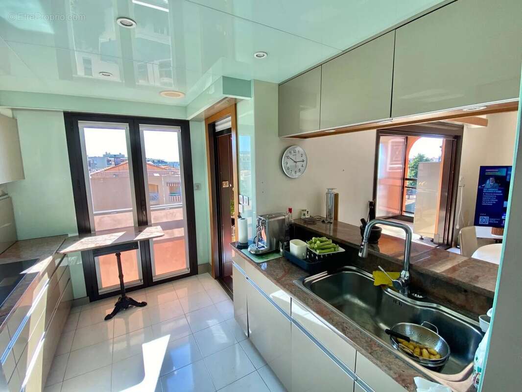 Appartement à SAINT-LAURENT-DU-VAR