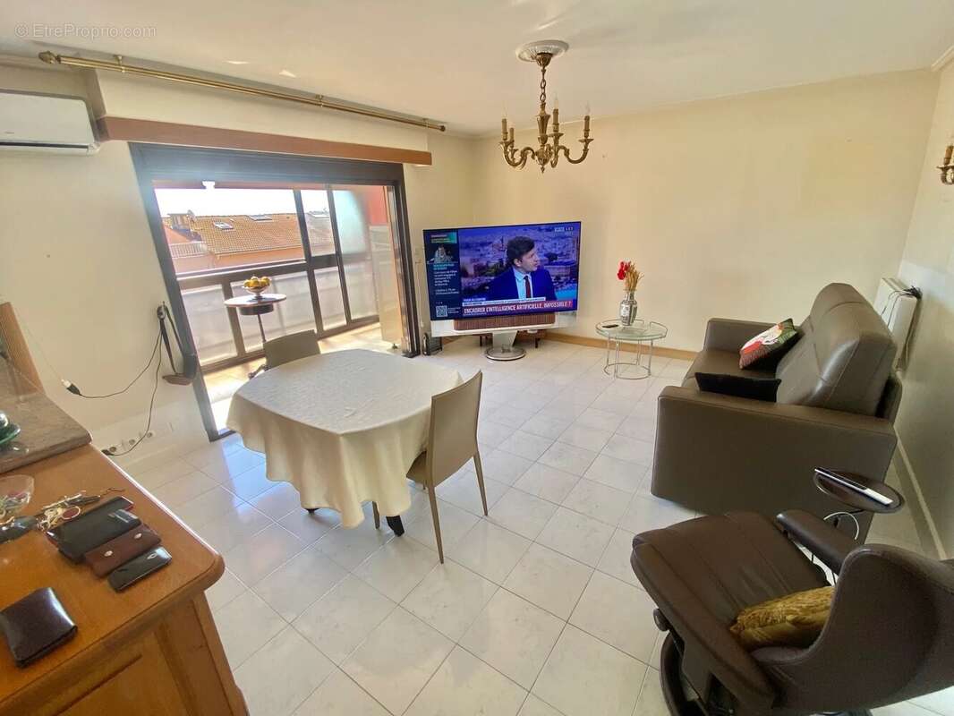 Appartement à SAINT-LAURENT-DU-VAR