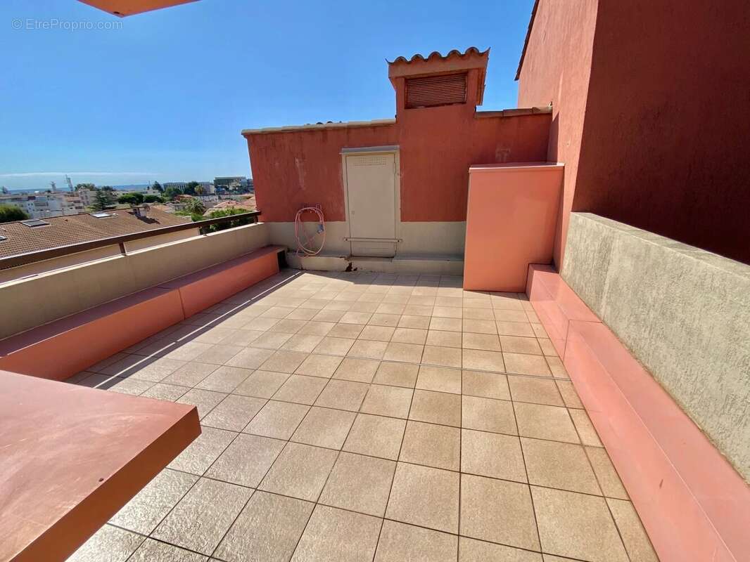 Appartement à SAINT-LAURENT-DU-VAR