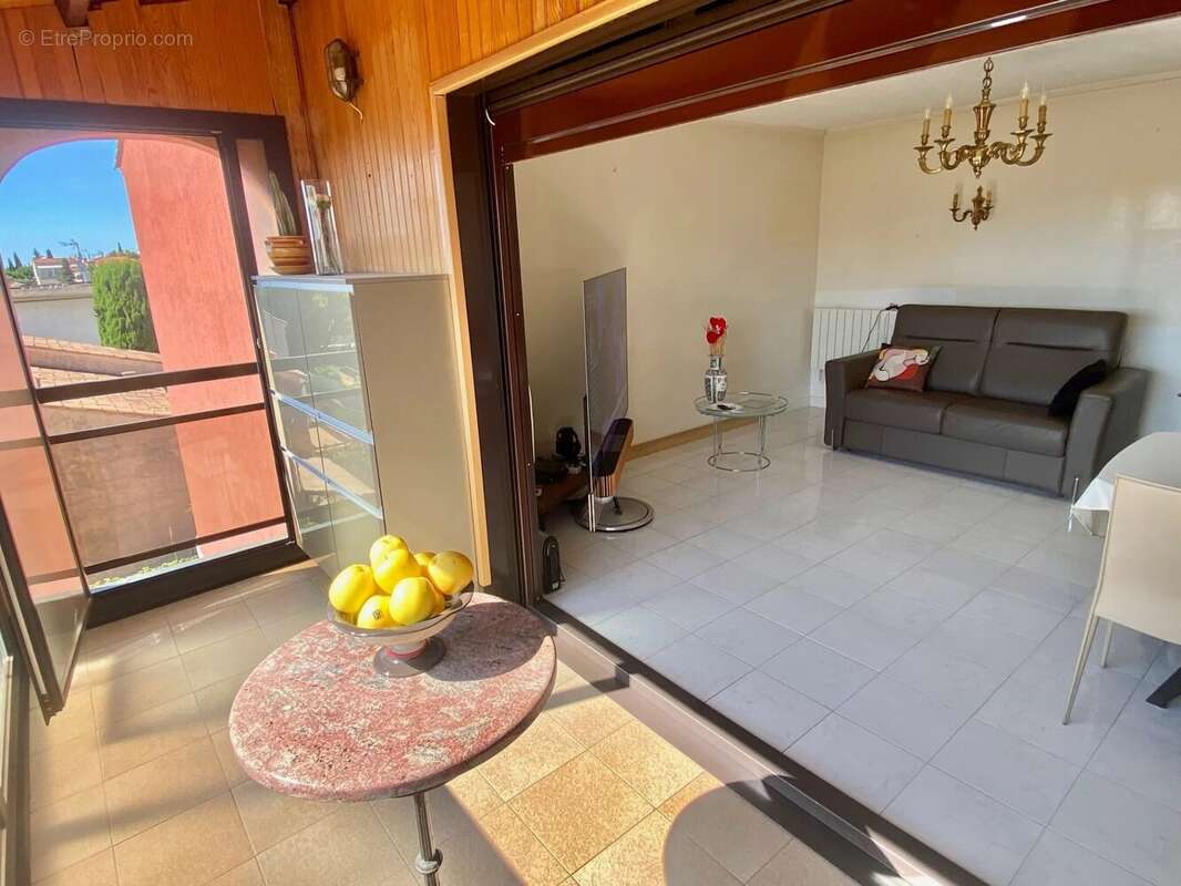 Appartement à SAINT-LAURENT-DU-VAR