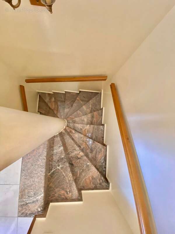 Appartement à SAINT-LAURENT-DU-VAR