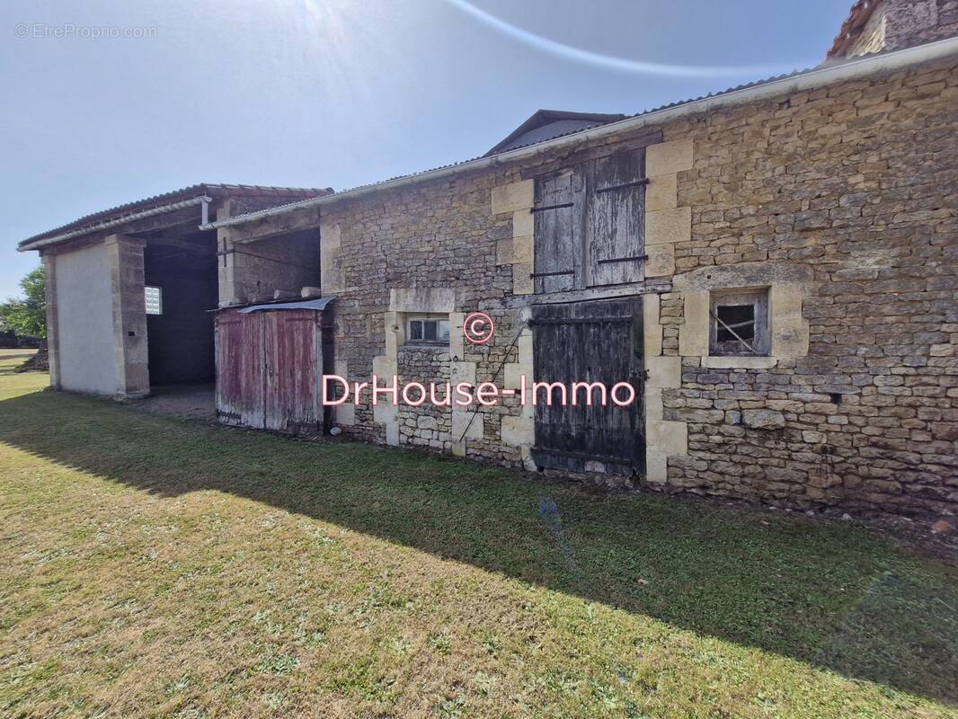 Terrain à SAINTE-NEOMAYE