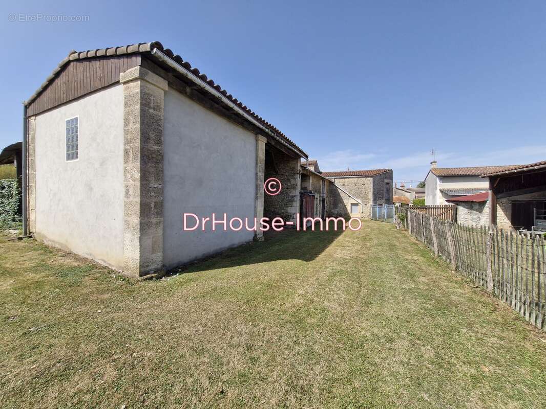 Terrain à SAINTE-NEOMAYE