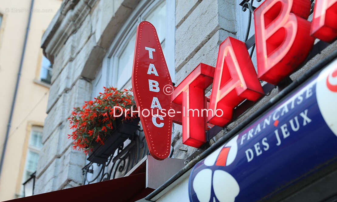 Commerce à THOUROTTE