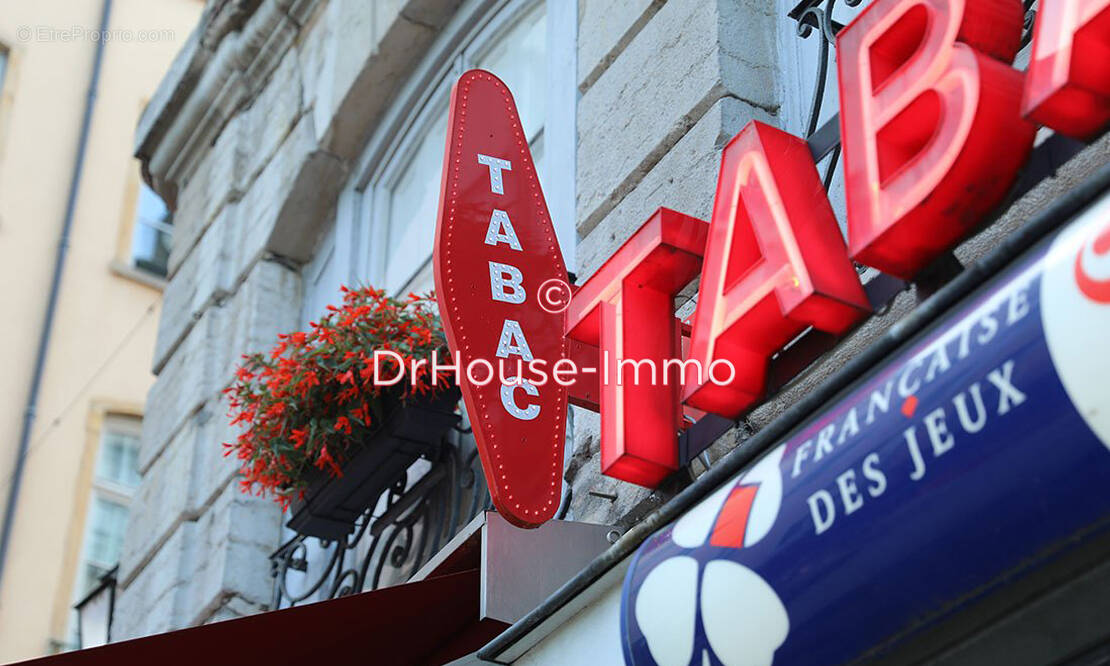 Commerce à THOUROTTE