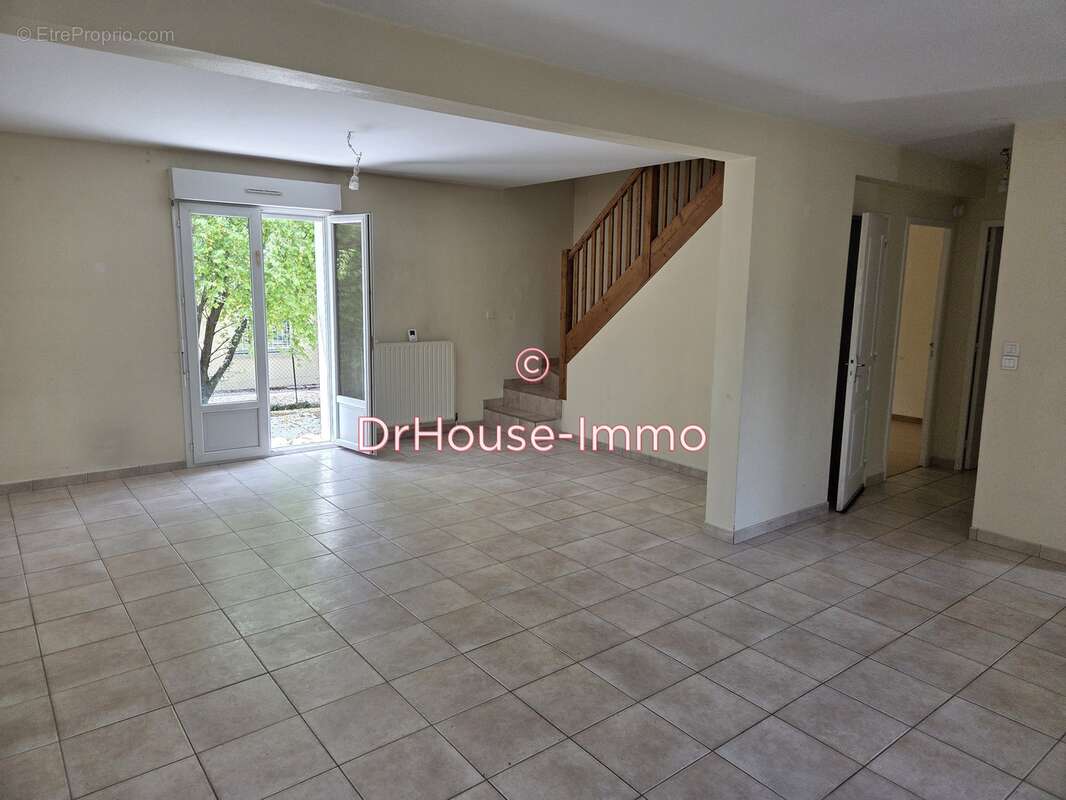 Maison à SAINT-JULIEN-LES-VILLAS