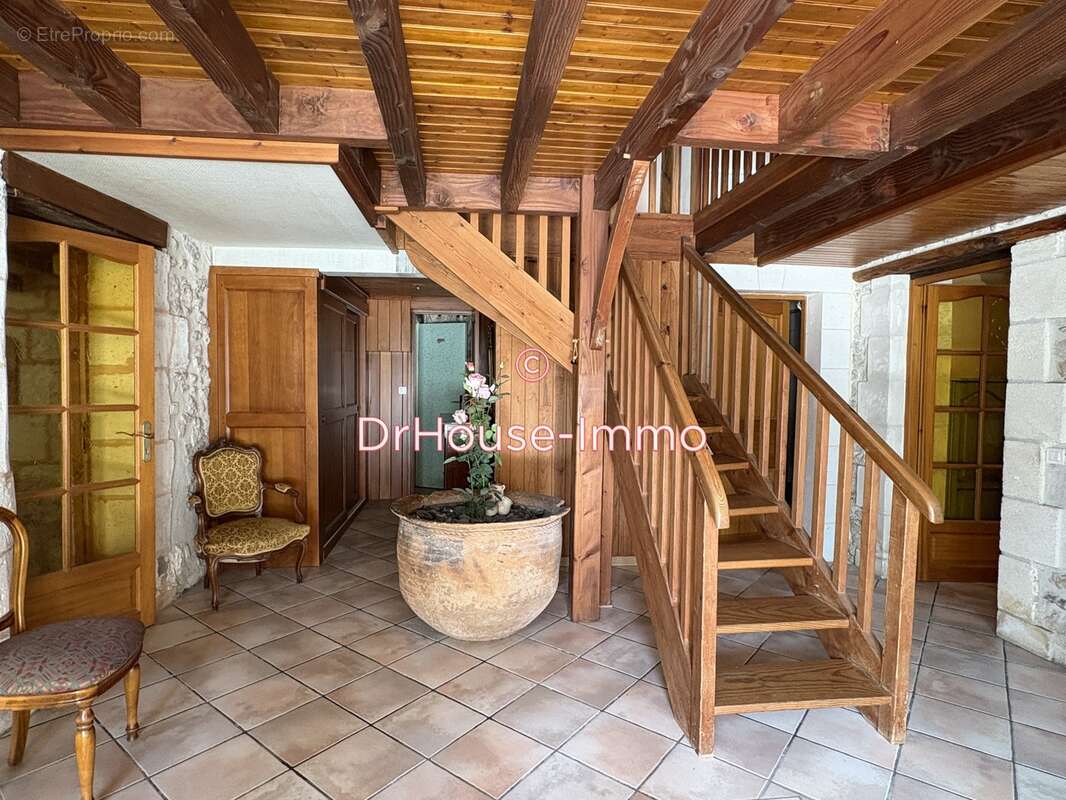 Maison à LEGUILLAC-DE-CERCLES