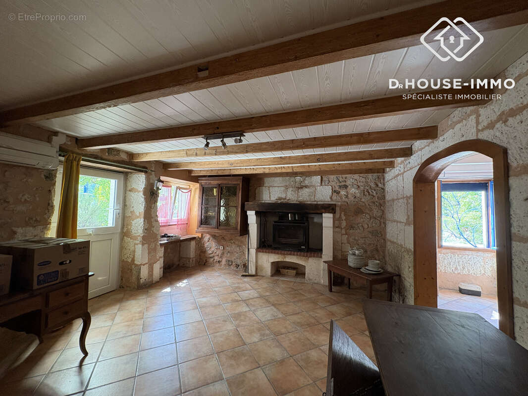 Maison à LEGUILLAC-DE-CERCLES