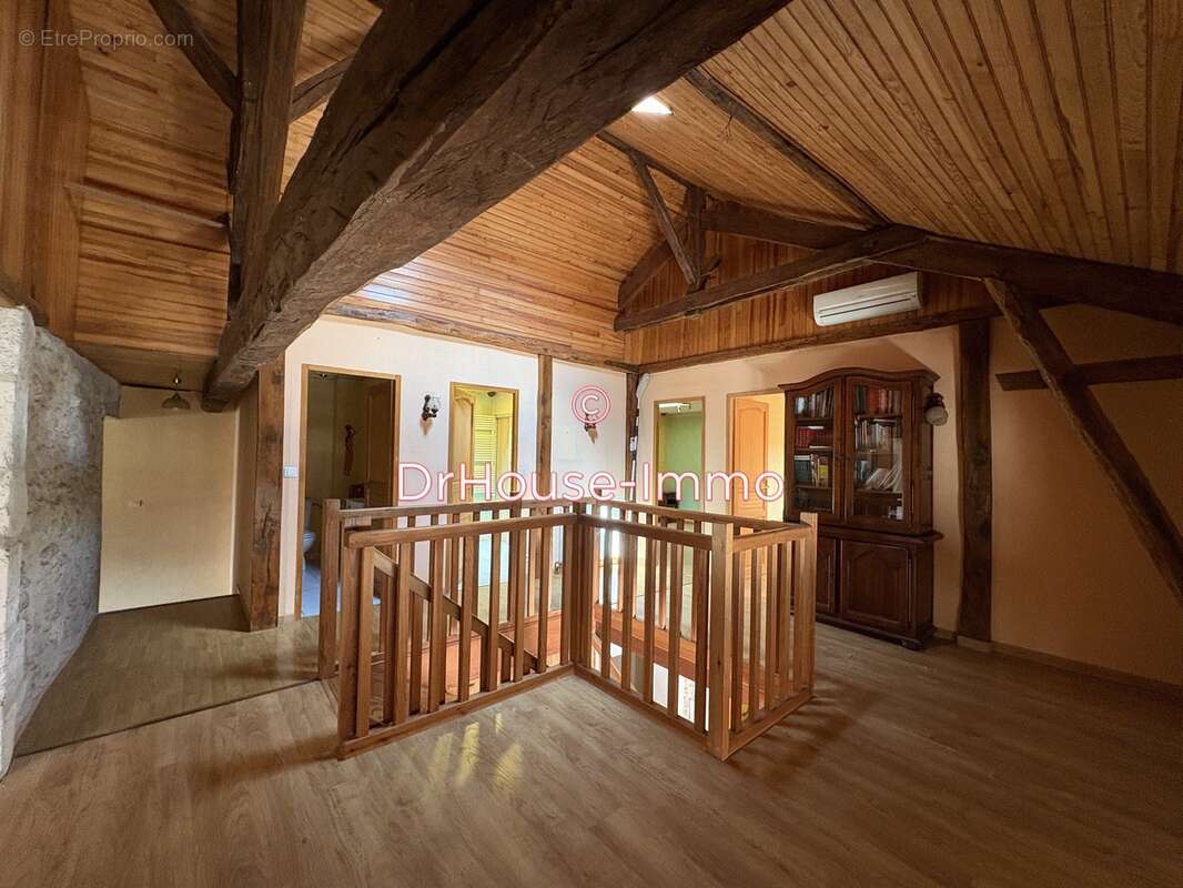 Maison à LEGUILLAC-DE-CERCLES